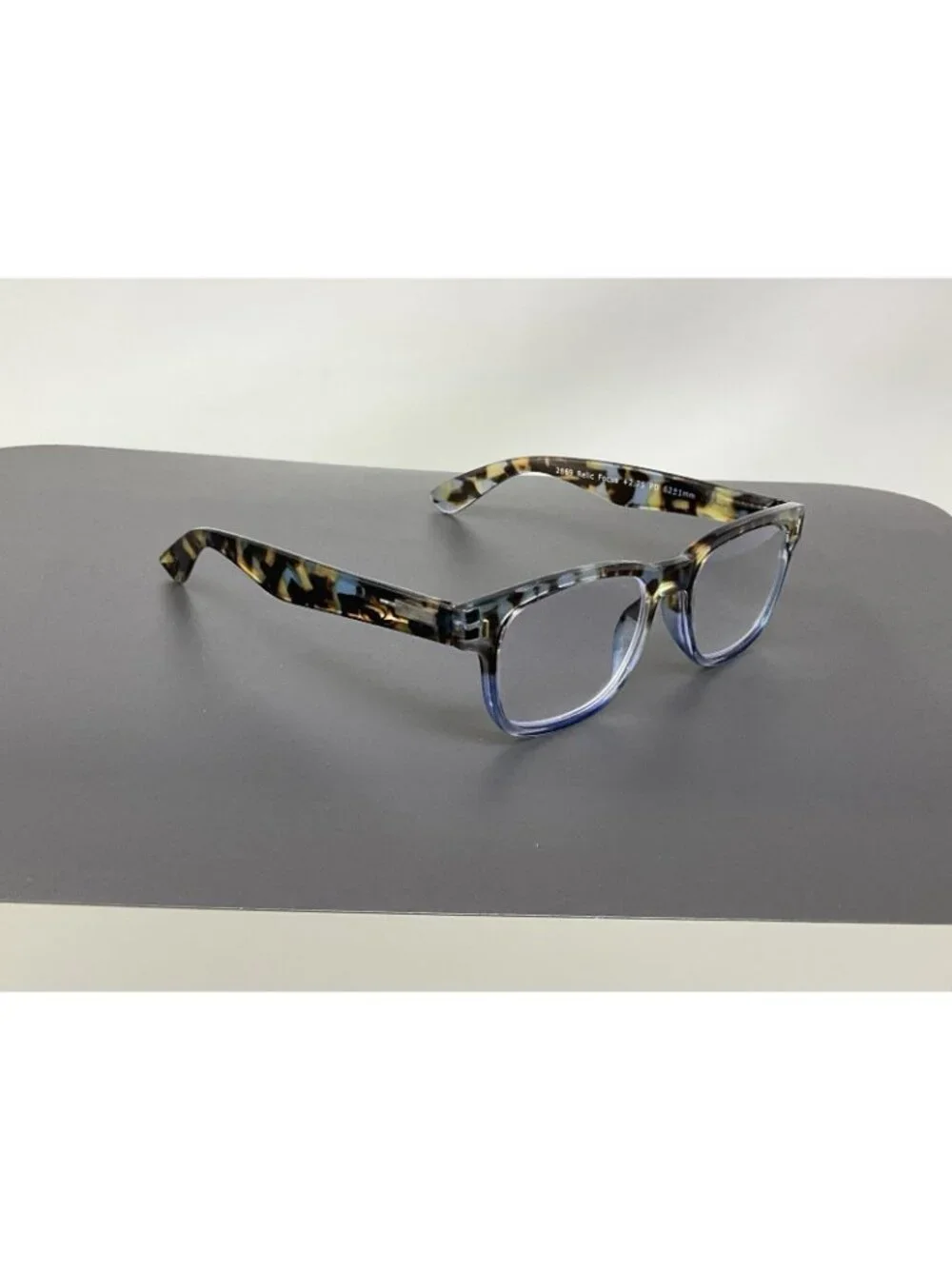 Peepers frame very
